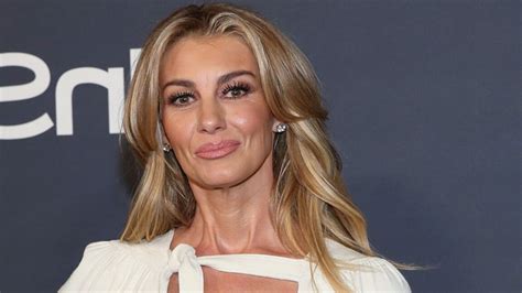 Exploring Faith Hill’s Plastic Surgery:。